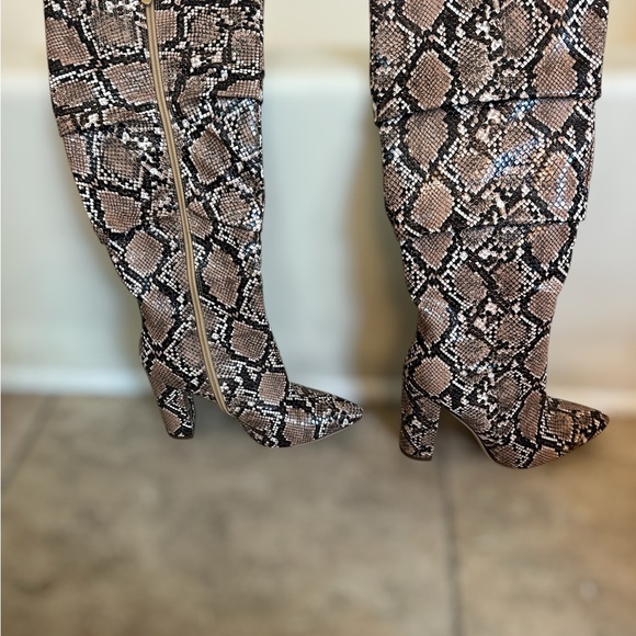 Wet Kiss Snakeskin Pattern Knee-High Boots - Picture 7 of 8